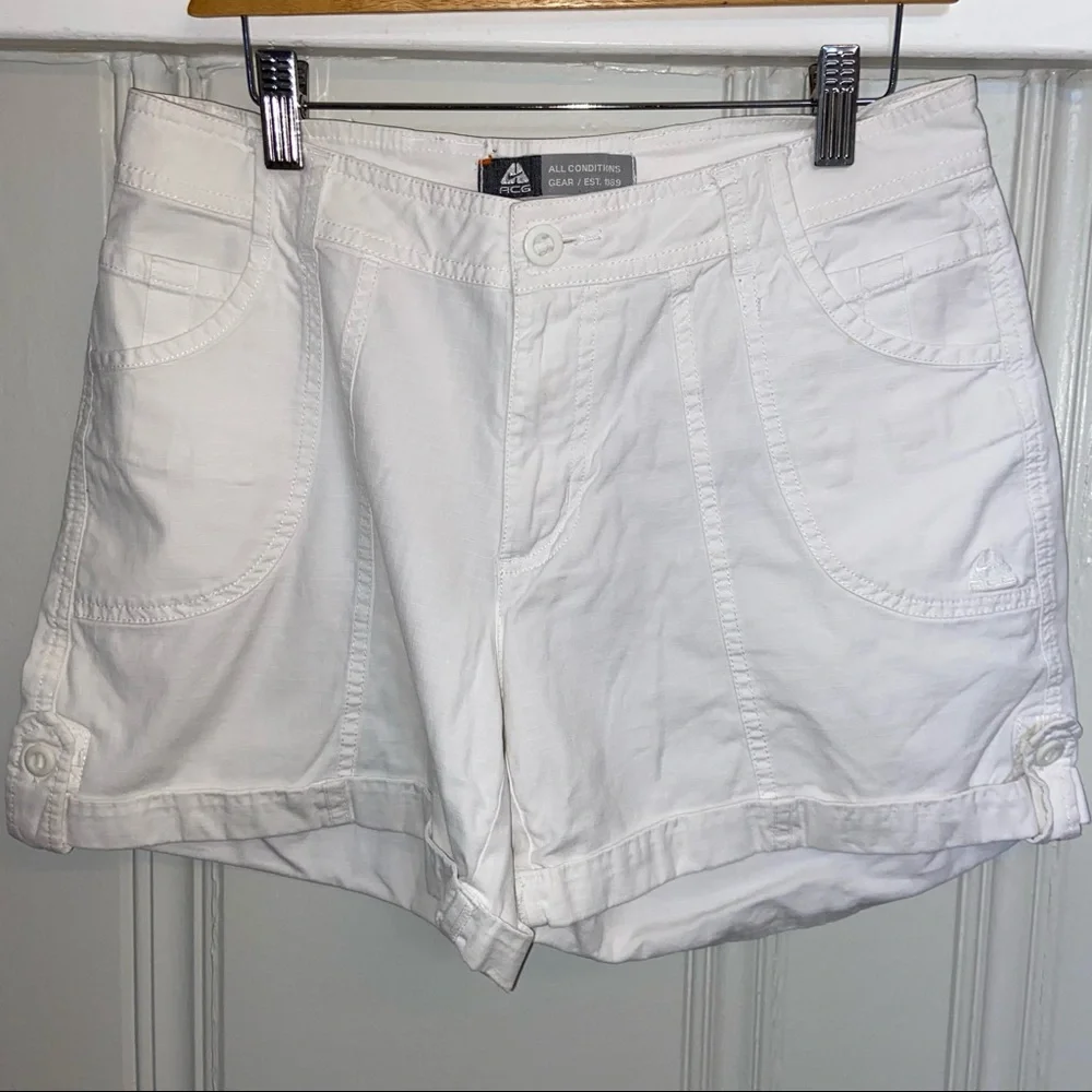 Nike ACG White Ripstop 4” Shorts Womens 8